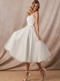 Robe de mariée blanche simple une ligne col en V sans manches dos nu robes de mariée en dentelle