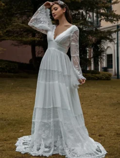 Robe de mariée bohème col V manche longue dos nu à traîne