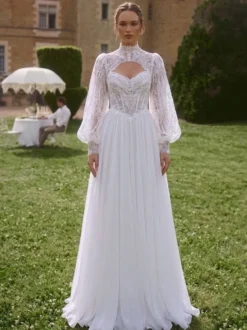 Robe de mariée bohème deux pièces décolleté en dentelle coupe trapèze avec traîne boutons fonctionnels manches longues.