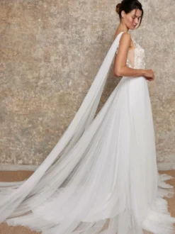Robe de mariée bohème 3 pièces col en V manches courtes traîne chapelle tulle