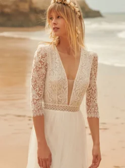 Robe de mariée bohème top en dentelle col V demie manche au sol