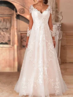 Robe de mariée col V manche longue en dentelle boutonné sur dos à traîne