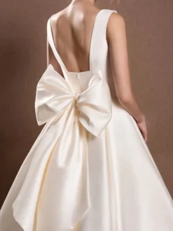 Robe de mariée courte blanche col carré sans manches ligne a longueur thé personnalisation gratuite