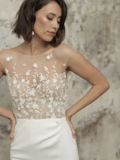 Robe de mariée courte blanche en dentelle col rond décolleté jupe en satin Robe de mariage