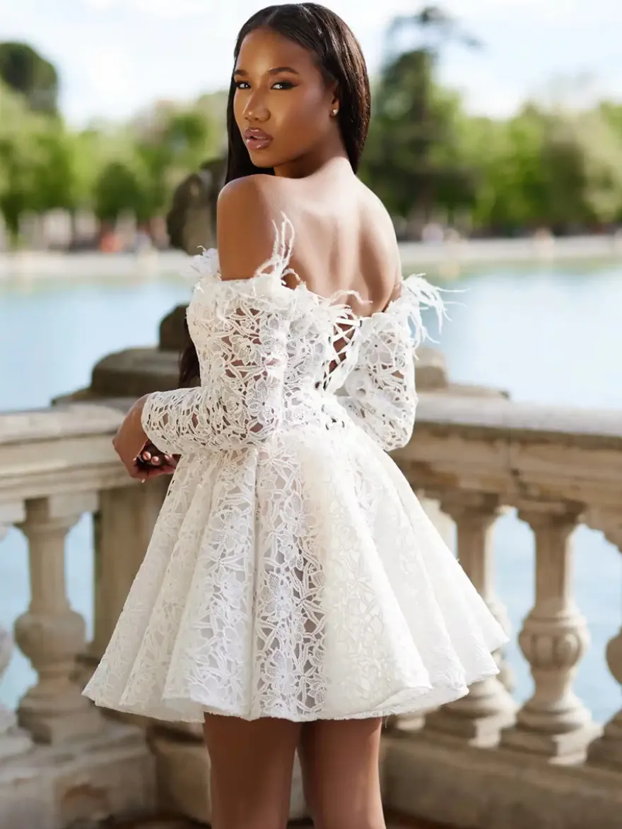 Robe de mariée courte col bateau manches 3/4 coupe trapèze