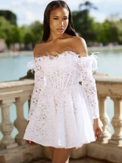 Robe de mariée courte col bateau manches 3/4 coupe trapèze