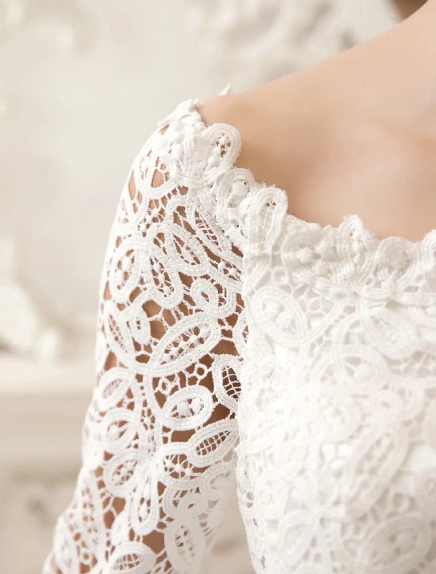 Robe de mariée courte col bateau manche longue zip sur dos en dentelle