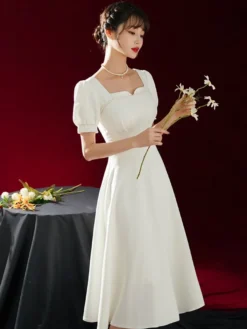 Robe de mariée courte col carré manches courtes ligne a longueur thé personnalisation gratuite
