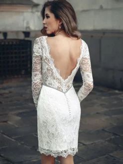 Robe de mariée courte à col en V et manches longues longueur genou
