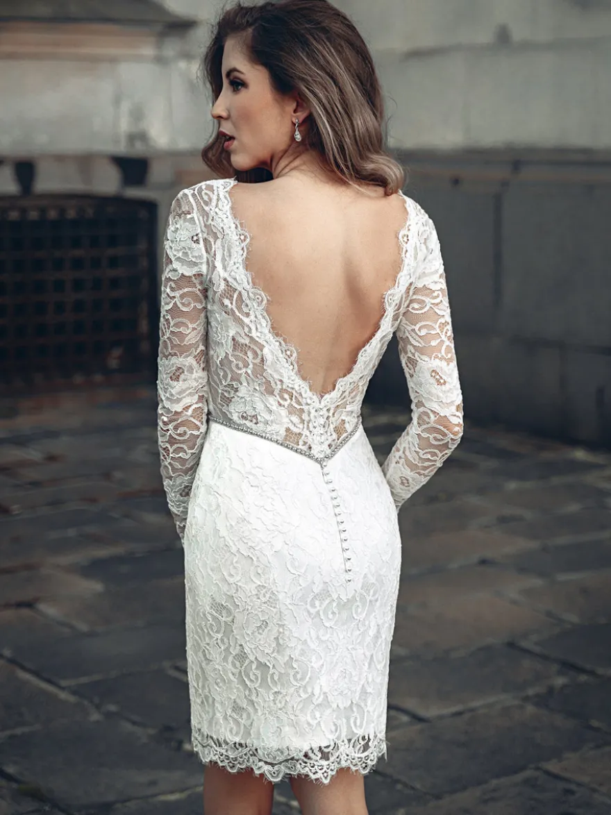 Robe de mariée courte à col en V et manches longues longueur genou