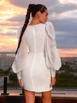 Robe de mariée courte col en V manches longues tulle