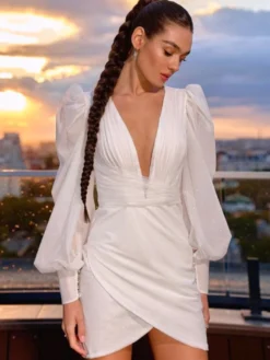 Robe de mariée courte col en V manches longues tulle