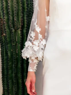 Robe de mariée courte col rond manche longue zip sur dos
