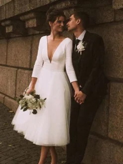 Robe de mariée courte col V manche 3/4 boutonné sur dos longueur au genou robe mariage civil