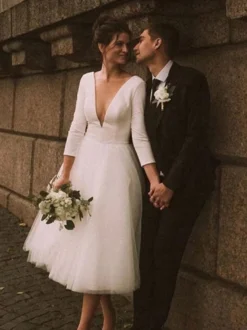 Robe de mariée courte col V manche 3/4 boutonné sur dos longueur au genou robe mariage civil