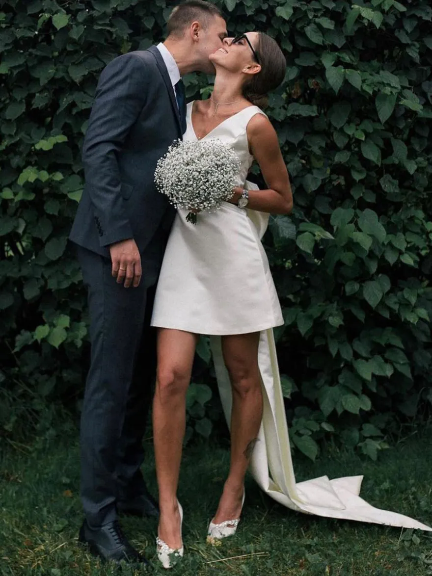Robe de mariée courte col V sans manche noeud sur dos