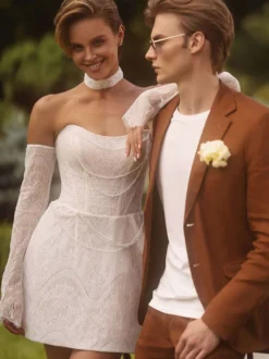 Robe de mariée courte décolleté en cœur manches 3/4 taille naturelle dentelle