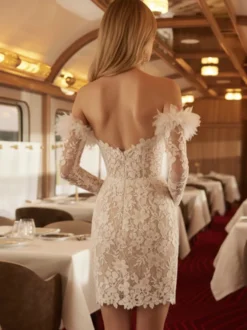 Robe de mariée courte décolleté en cœur manches 3/4 taille naturelle en dentelle