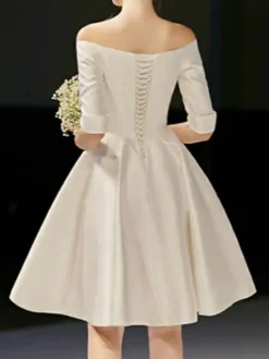 Robe de mariée courte hors de l'épaule demie manche laçage sur dos