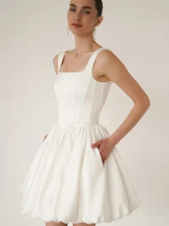 Robe de mariée courte mini col carré sans manches courte