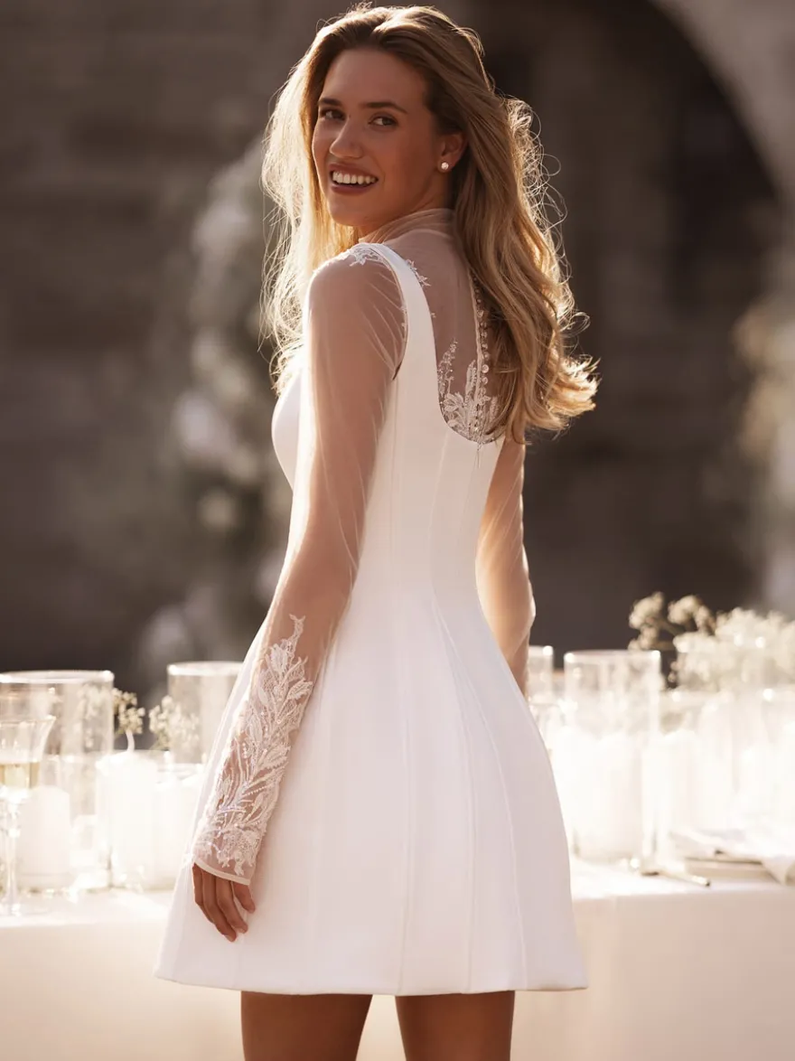 Robe de mariée courte mini col carré sans manches taille naturelle en satin