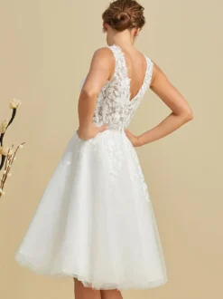Robe de mariée courte robe de mariage civil col V sans manche boutonné sur dos
