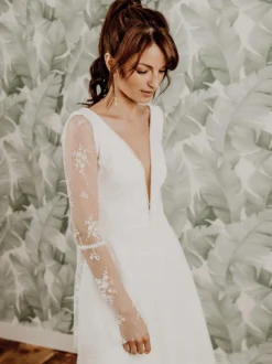 Robe de mariée courte robe de mariage civil en crêpe élastique col v manche longue en dentelle au genou