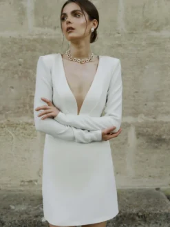 Robe de mariée courte robe de mariage civil col V dos en V zip sur dos manche longue longueur au dessus de genou