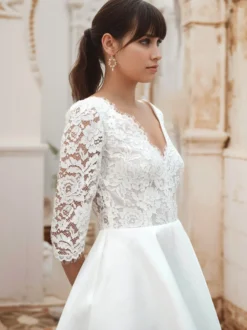 Robe de mariée courte Robe de mariée civil col V demi manche boutonné sur dos longuer au dessus de genou