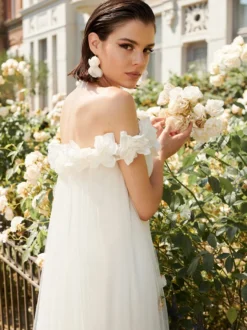 Robe de mariée courte trapèze col bateau sans manches motif floral