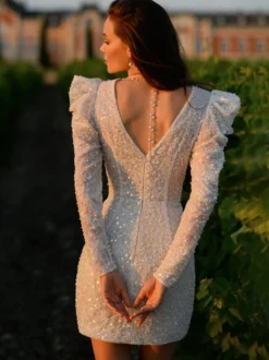 Robe de mariée courte vintage à col en V et manches longues