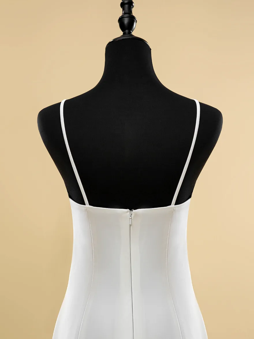 Robe de mariée à décolleté sans manches taille naturelle plissée avec traîne robe de mariée sirène