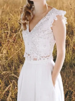 Robe de mariée deux pièces en dentelle à col en V longue jusqu'au sol sans manches fermeture éclair.