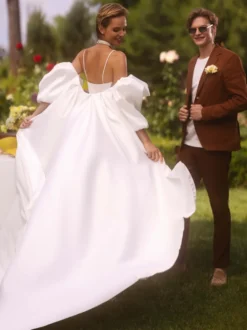 Robe de mariée deux pièces en satin plissé col en cœur bretelles spaghetti courtes fermeture éclair manches mi-longues ivoire