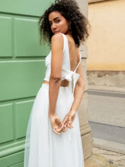 Robe de mariée deux pièces en satin perles col en V longueur au sol lacets sans manches longueur au sol blanche