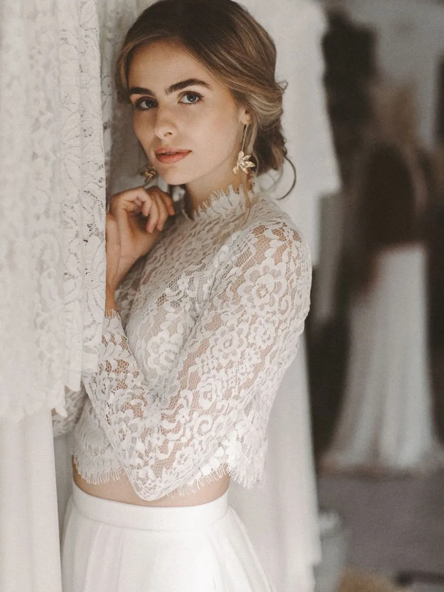 Robe de mariée deux pièces Haut et pantalon col montant manche longue boutonné sur dos