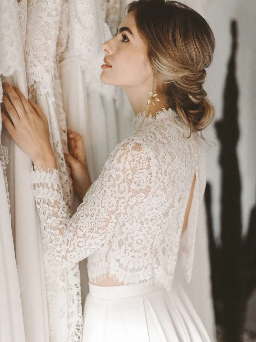 Robe de mariée deux pièces Haut et pantalon col montant manche longue boutonné sur dos