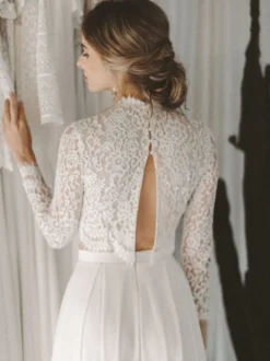 Robe de mariée deux pièces Haut et pantalon col montant manche longue boutonné sur dos