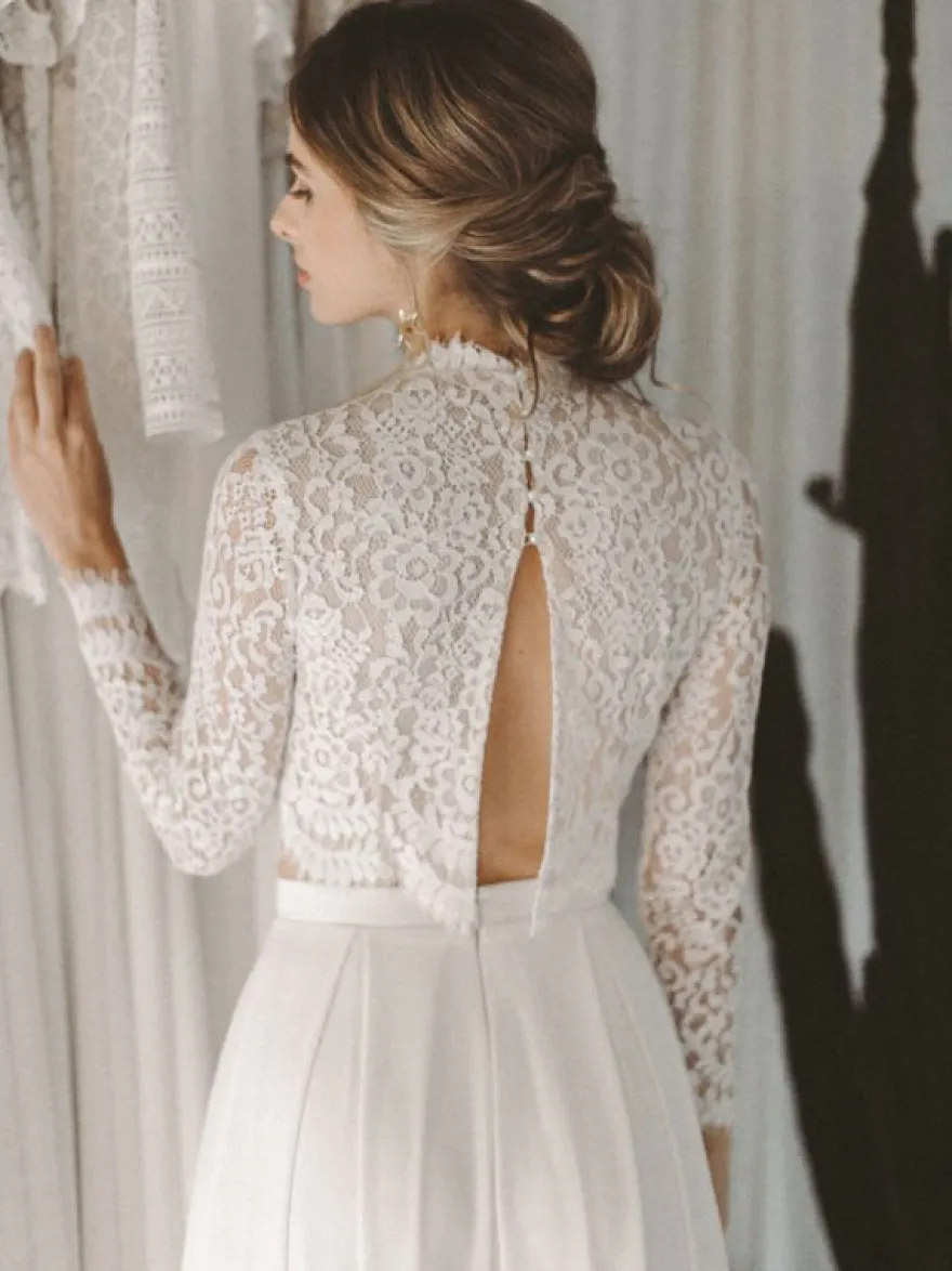 Robe de mariée deux pièces Haut et pantalon col montant manche longue boutonné sur dos