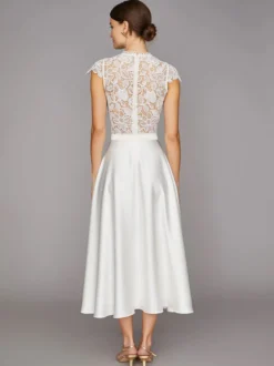 Robe de mariée deux pièces haut en dentelle jupe en satin col rond sans manche zip sur dos