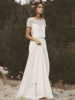 Robe de mariée deux pièces ivoire haut en dentelle col rond manche courte jupe en mousseline de soie