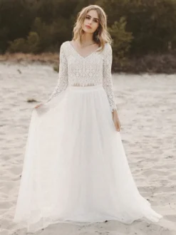 Robe de mariée deux pièces ivoire dentelle col en V coupe trapèze longueur au sol dos nu manches longues