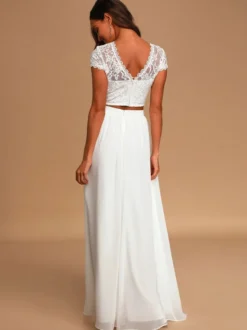 Robe de mariée deux pièces ivoire haut en dentelle col rond manche courte jupe en tulle