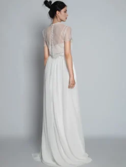 Robe de mariée deux pièces ivoire haut en dentelle col rond boutonné sur dos jupe en tulle
