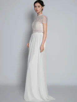 Robe de mariée deux pièces ivoire haut en dentelle col rond boutonné sur dos jupe en tulle