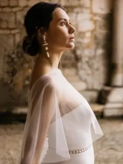 Robe de mariée en tulle ivoire à col rond et manches courtes