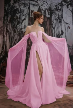 Robe de mariée gothique noire en dentelle coupe trapèze manches longues taille naturelle à volants et traîne
