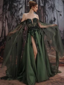 Robe de mariée gothique noire en dentelle coupe trapèze manches longues taille naturelle à volants et traîne