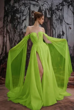 Robe de mariée gothique noire en dentelle coupe trapèze manches longues taille naturelle à volants et traîne