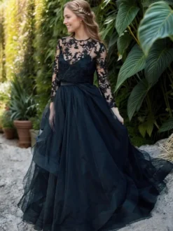 Robe de mariée noire Loyal Silhouette princesse Manches longues Découpe Tulle avec traîne Robe de mariée